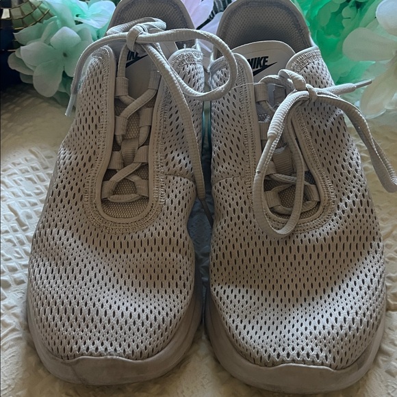 Nike Air Max Light Gray and Green Sneakers - Picture 8 of 13